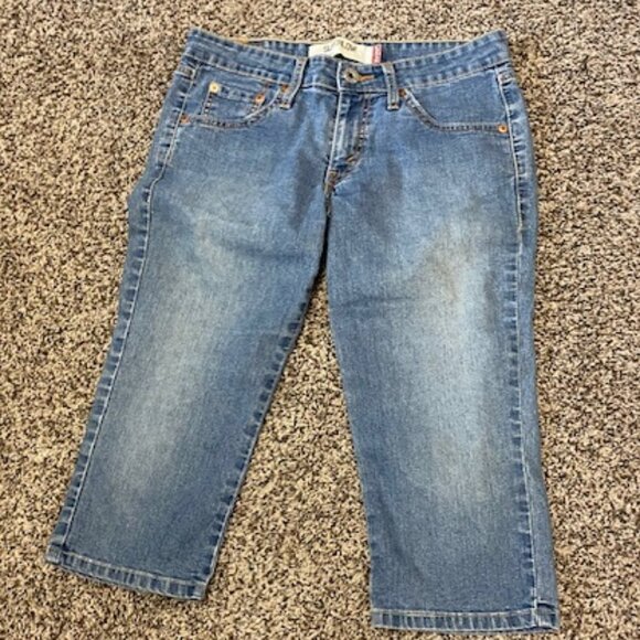 LEVIS SuperLow 518 CAPRI crop STRETCH Med Wash DENIM JEANS* 1(run big) so 2 or 4 - Picture 2 of 8